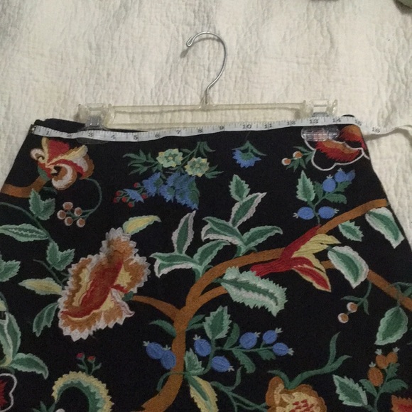 Zara embroidered skirt - Picture 2 of 5